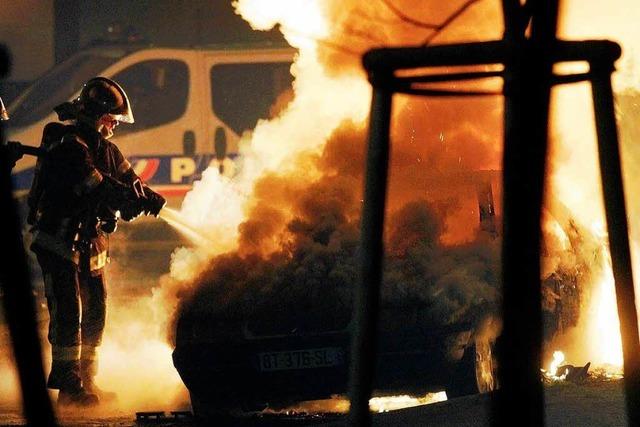1193 Autos brennen – und Frankreichs Politiker sind ratlos