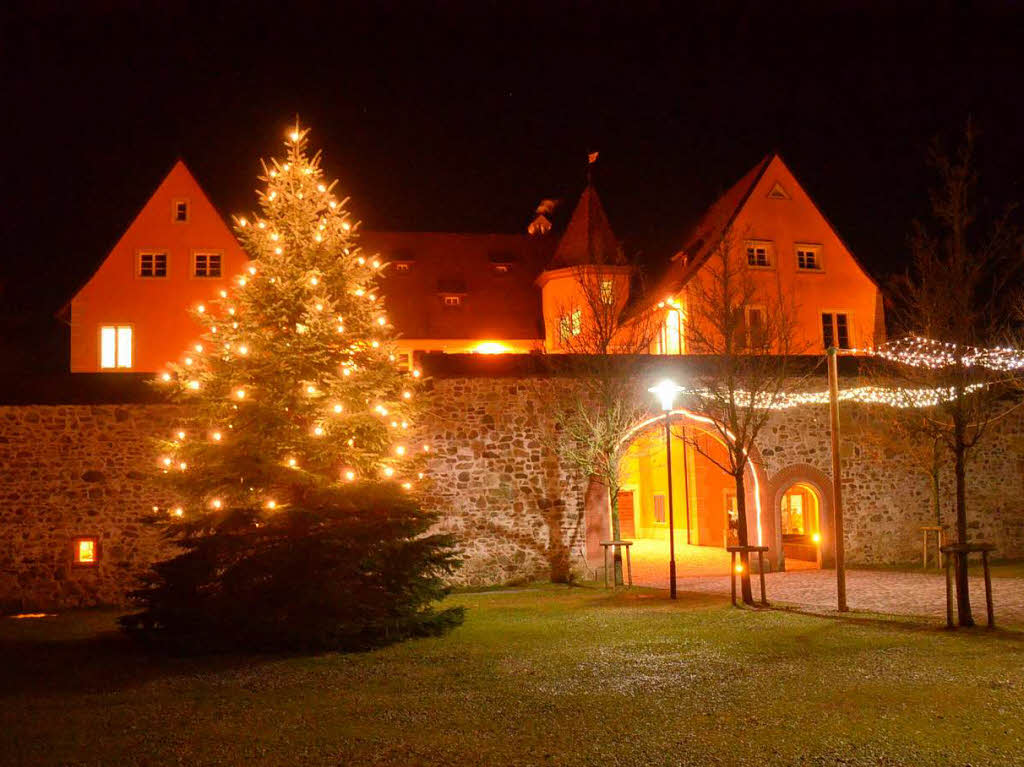 Noch im Weihnachtslicht: Talvogtei in Kirchzarten