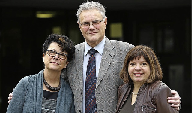 Gabriele Bohnert (links) und  Brigitte...leiter Hermann Kleinschmidt entgegen.   | Foto: Christoph Breithaupt