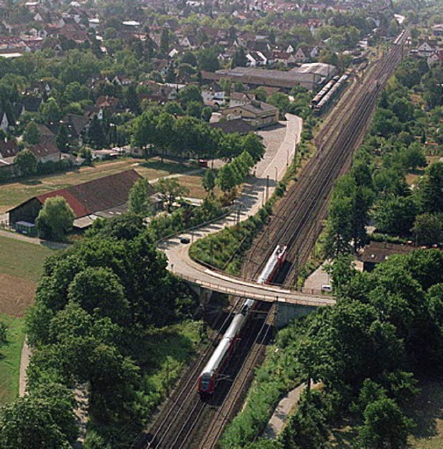 Wird frher abgerissen, als zunchst zugesagt: Festhallenbrcke in Haltingen   | Foto: Bahn