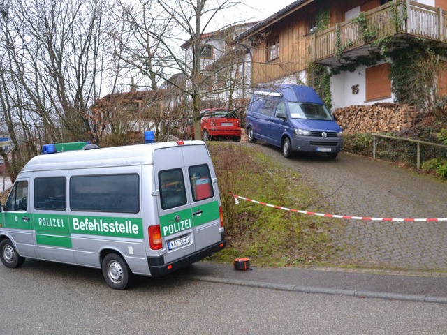 Der Tatort: In diesem Haus in Eberbach bei Heidelberg starben zwei Menschen.  | Foto: dpa