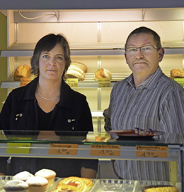 Andreas und Renate Bhsen fhren den Lebensmittelladen in Wasenweiler weiter.   | Foto: pin