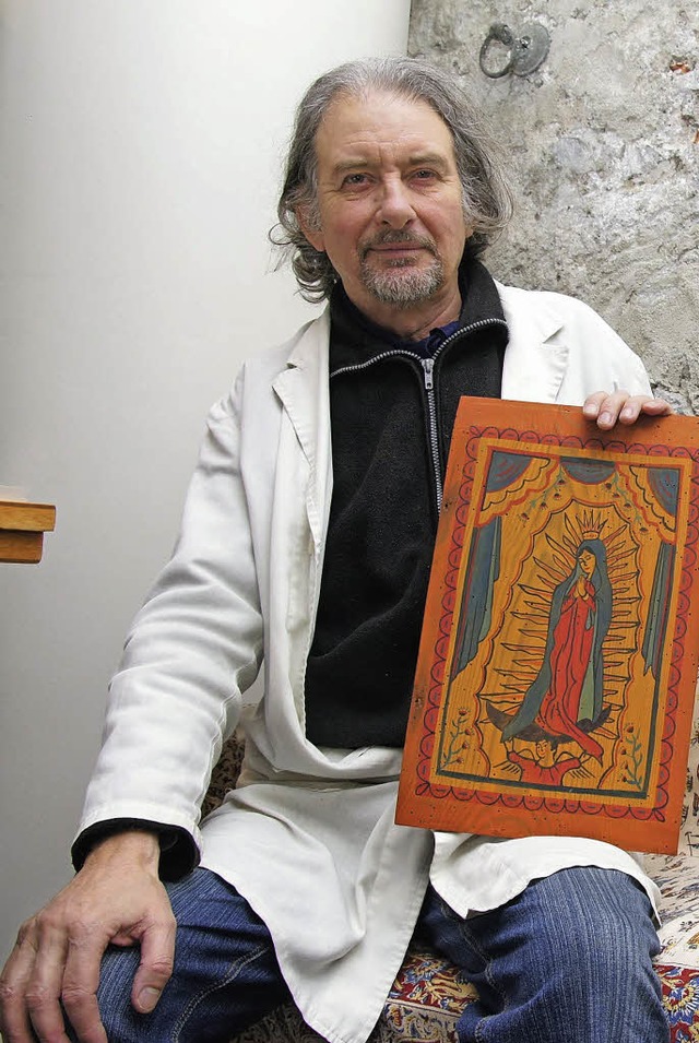 Kurt J. Rosenthaler mit einem seiner Bilder  | Foto: Valentin Zumsteg