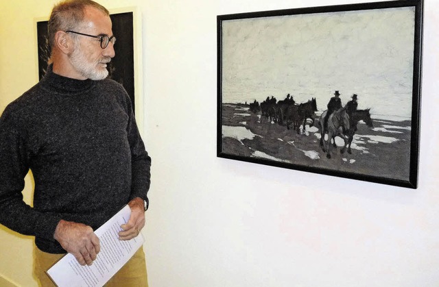 Artur Kaiser vor einem Bild des Malers Hans Schroedter.    | Foto: Simon