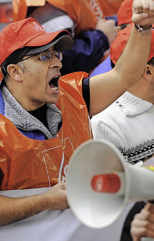 Metaller beim Warnstreik &#8211;  in d... in diesem Jahr ber Lhne verhandelt.  | Foto: DPA