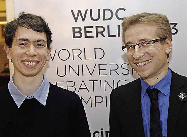 Jannis Limperg (links) und Johannes Samlenski beim Berliner Debattierwettbewerb   | Foto: BZ