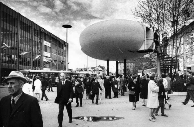 Der Messeplatz 1969 mit einer futuristischen Installation    | Foto: Staatsarchiv Basel-Stadt, PA 1189b B 2-53 (1) 10-12