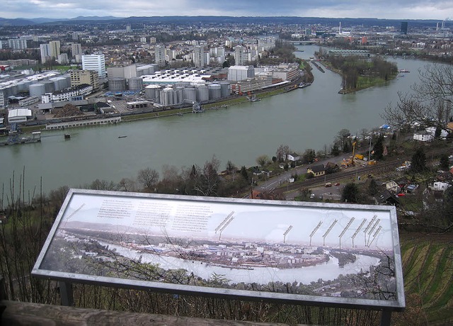 Die Panoramascheibe auf der Sdseite d...cher Hornfelsen erklrt die Aussicht.   | Foto: Heinz Vollmar
