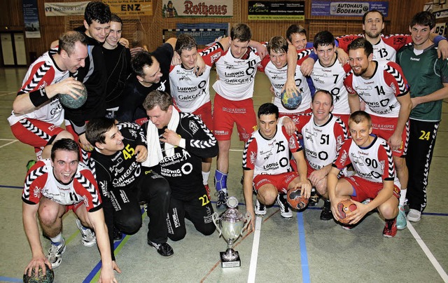 So sehen Sieger aus: Der TBK gewann da...ball-Dreiknigsturnier in Oberhausen.   | Foto: Werner Schnabl