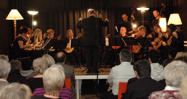 Kunstvoll verwoben die Musiker der Man...ionskunst und traditionelle Folklore.   | Foto: Ounas-Krusel