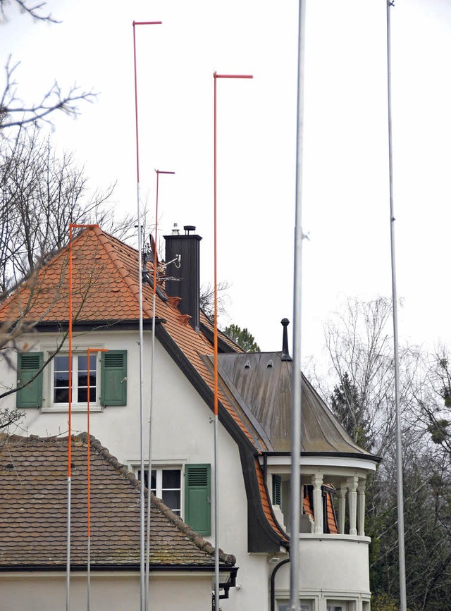 Stangen zeigen, wie gro der Baukrper werden soll.   | Foto: Lauber