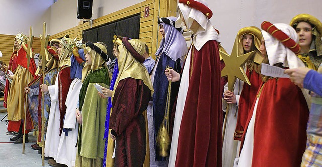 Zum  Abschluss des Dreiknigshocks hatten die Sternsinger ihren Auftritt.  | Foto: Werner Probst