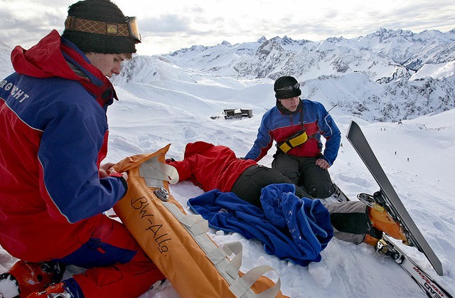Im Winter wird die Bergwacht hufig auf der Piste gebraucht.  | Foto: dpa