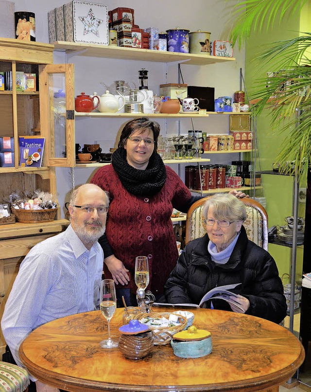 Inhaber  Kay Hemberger und Daniela Goe...(von links) im neuen Flora-Sana-Laden   | Foto: Sigrid Umiger