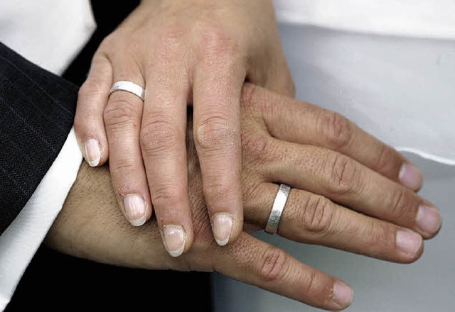 Frauen in der EU heiraten frher als Mnner.   | Foto: dpa