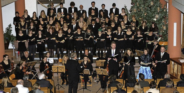 Viel Beifall erhielten Chor, Orchester...e Auffhrung des Weihnachtsoratoriums.  | Foto: R. Cremer