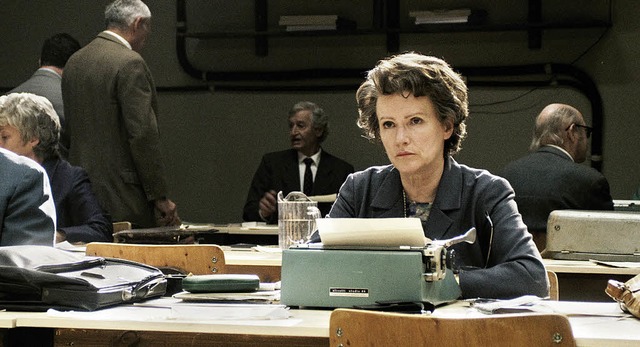 Sie kann es nicht fassen:  Barbara Suk...gt den Eichmann-Prozess in Jerusalem.   | Foto: dapd)