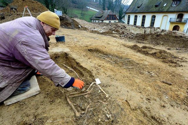 Archologen bergen Mnchsgebeine in der Freiburger Kartaus