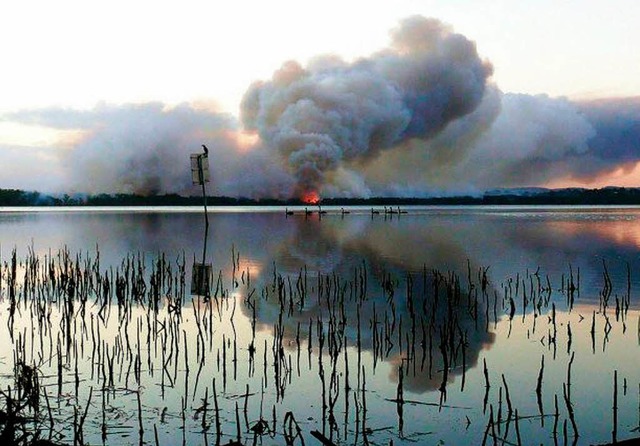 Es brennt in Australiens bevlkerungsr...outh Wales, wie hier bei Green Point.   | Foto: AFP