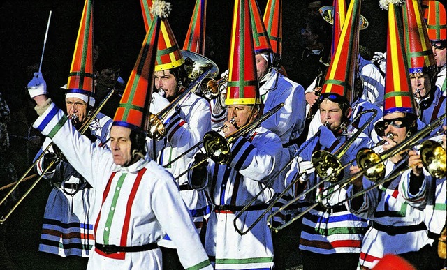 Stolzes &#8222;Schulttenensemble&#822...cher Stadtmusiker in nrrischer Aktion  | Foto: Karl Uhl