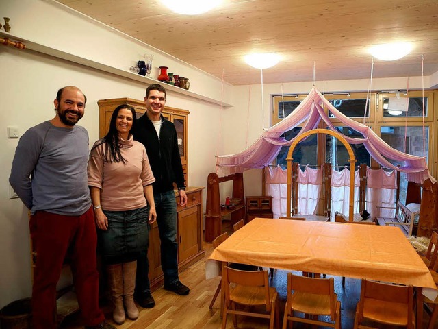 Frank Rothbcher, Bettina Neef und  St...kindergartens in der Werderstrae vor.  | Foto: Christoph Breithaupt