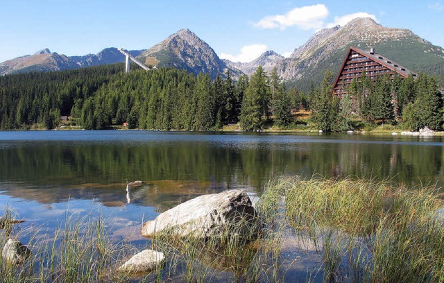 Viel  Natur in Grn und Blau: Blick vo...rmer-See auf die Berge der Hohen Tatra  | Foto: Christian Schreiber