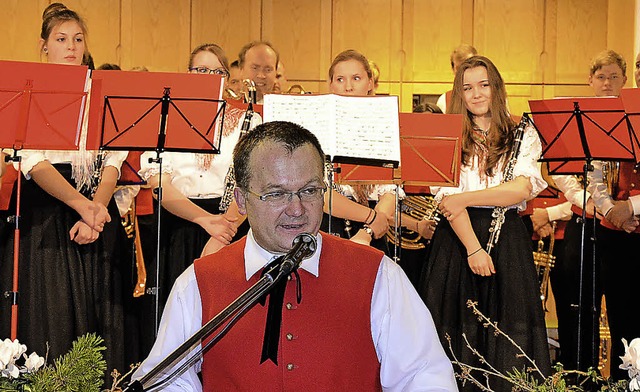 Roman Gutmann, Vorsitzender der Tracht...ag des Musikvereins feiern zu knnen.   | Foto: Gabriele Hennicke