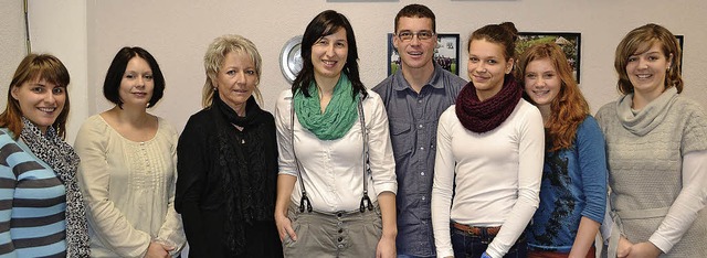 Der Vorstand des  MV Atzenbach im Jubi...ich, Annalena Lais und Katharina Frank  | Foto: Berger