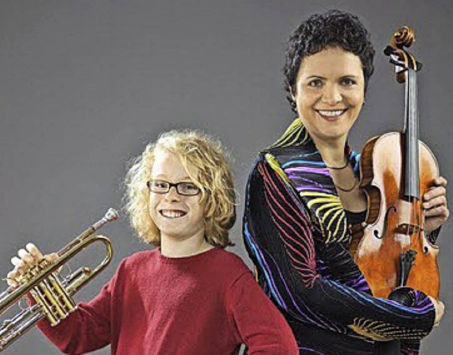 Zwei Generationen &#8222;Jugend musizi... ein junger Trompeter machen Werbung.   | Foto: Pauls (Jugend musiziert)