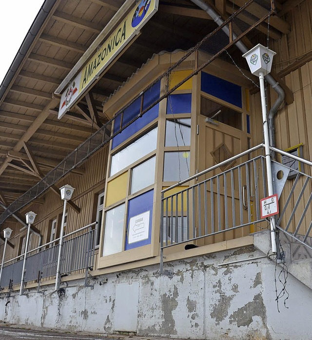 Auf dem Gterbahnhof steht das Gebude...il des  Theaters Tempus fugit werden.   | Foto: N.Trenz