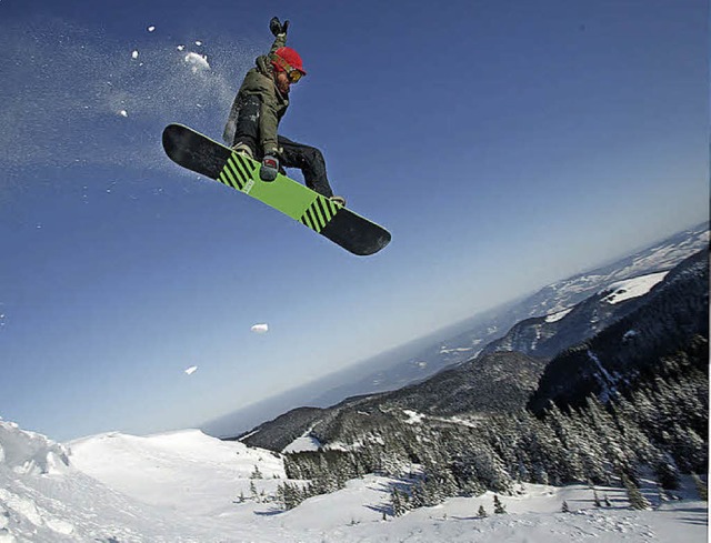 Ein Knner auf dem Snowboard   | Foto: dpa