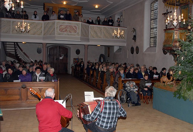 Voll besetzt war die Sasbacher Litzelb...traditionellen Weihnachtsliedersingen.  | Foto: Roland Vitt