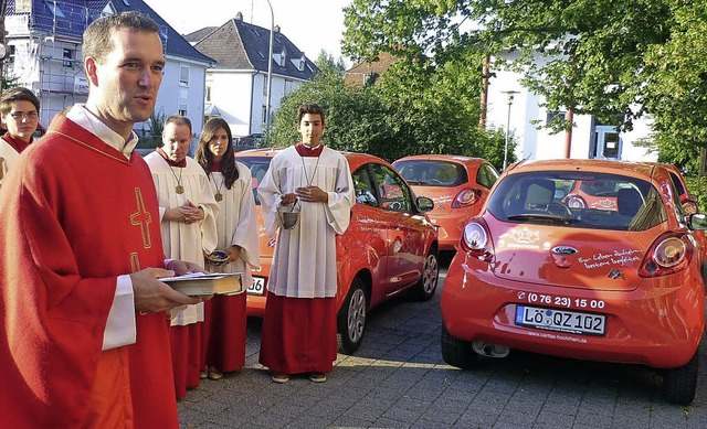 18 rote Flitzer hat die Sozialstation ...tschonende Elektroautos umzusteigen.    | Foto: Archiv: Claudia Gempp