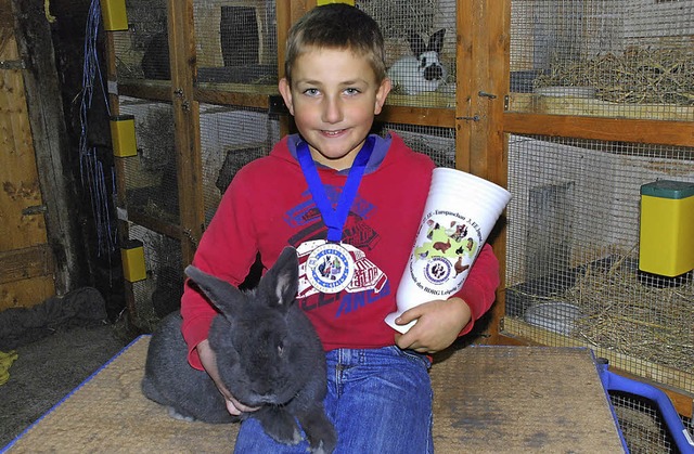 Der zehnjhrige  Nick Greiner wurde Ju...rophe und seinem Lieblingskaninchen.   | Foto: edgar Steinfelder