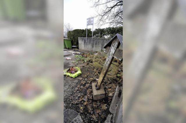 Hausmll wird auf Abfallplatz des Friedhofs entsorgt