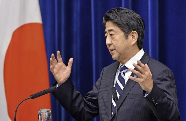Gro soll es sein, das neue Konjunktur... Premierminister  Shinzo Abe auflegt.   | Foto: AFP
