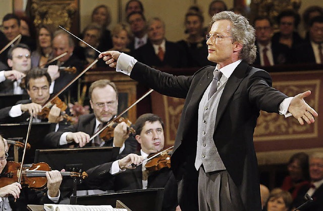Prosit Neujahr: die Wiener Philharmoniker und Franz Welser-Mst   | Foto: AFP