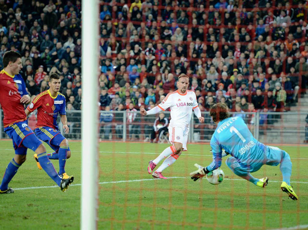 Ribry berwindet Basels Keeper Yann Sommer zum 0:3-Endstand.