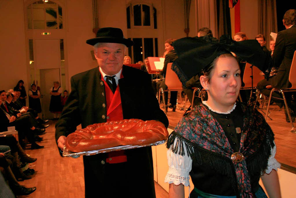 Hingucker und berbringer der Neujahrsbrezeln: Die Trachtengruppe Nieder-Emmendingen sorgte fr die gute alte Tradition.