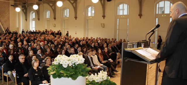 Oberbrgermeister Schlatterer spricht zu den Brgern der Stadt.  | Foto: Friederike Marx-Kohlstdt