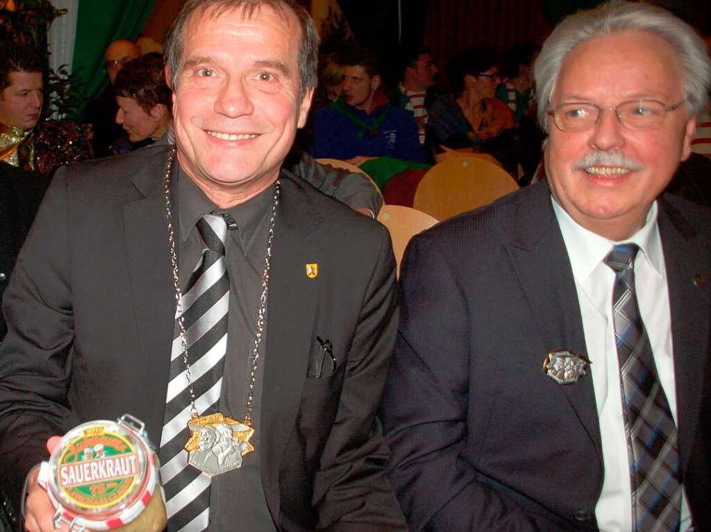 OB Klaus Eberhard erhielt als erster das „2013er Latschari-Sauerkraut“