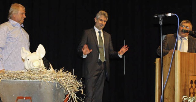 Ein Schwein namens Ferdinand bekam Br...on der Servicegemeinschaft geschenkt.   | Foto: Barbara Schmidt