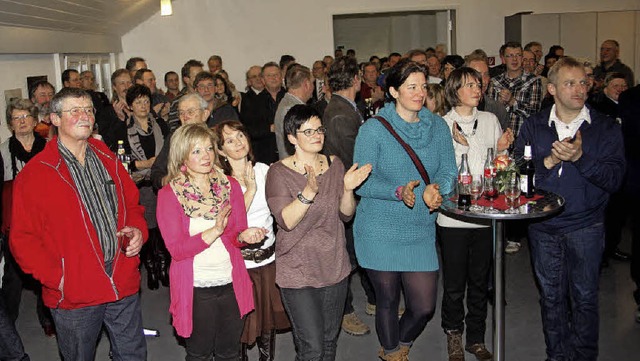 Zusammenrcken zum Wohle der Gemeinde:...en Weg. Die Brger applaudierten ihm.   | Foto: Heiner Fabry