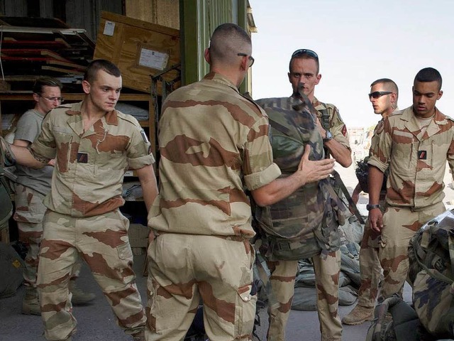 Franzsische Soldaten in Tschad auf dem Weg nach Mali.  | Foto: dpa