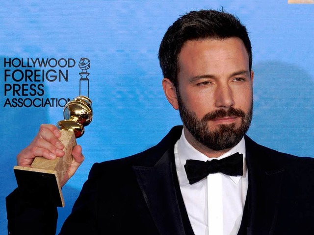 US-Regisseur und Schauspieler Ben Affleck feiert seine Auszeichnung.  | Foto: dpa