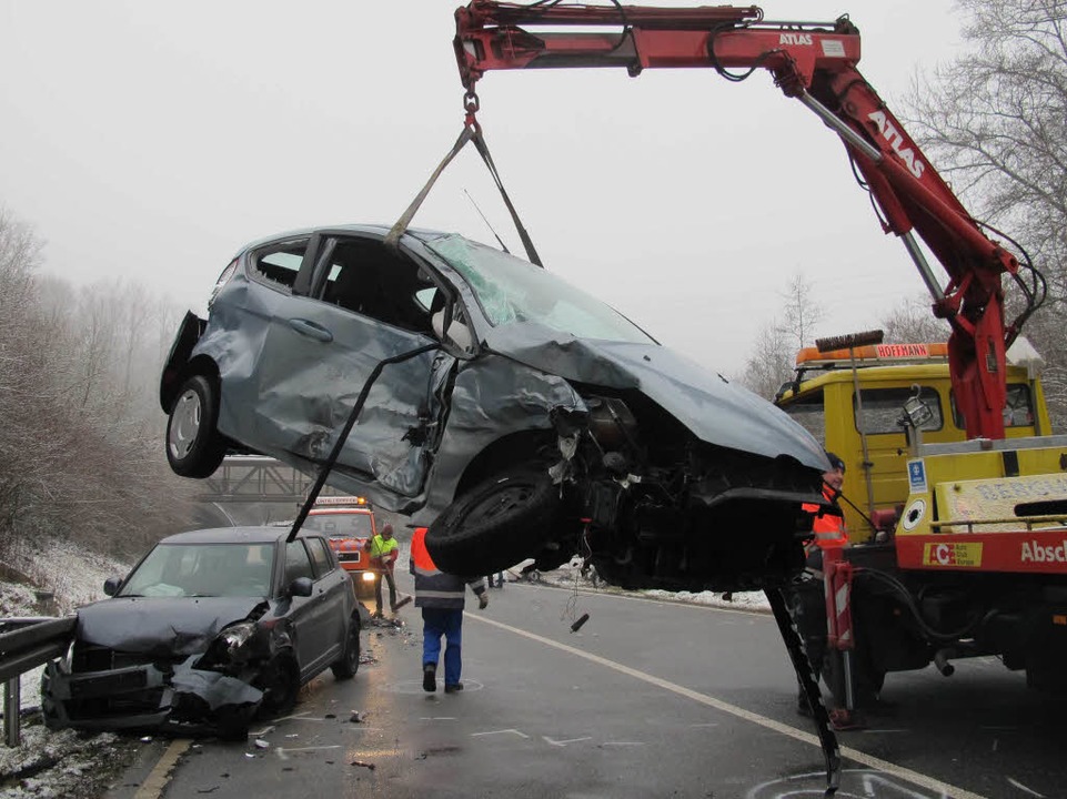 Zwei Verletzte Bei Schwerem Unfall Nahe Schopfheim - Schopfheim ...