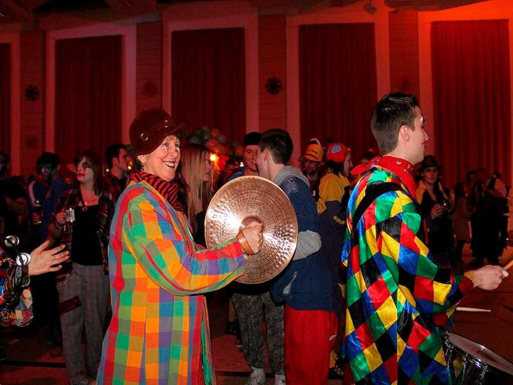 Frhliche Stimmung beim Guggi-Ball in der Festhalle.