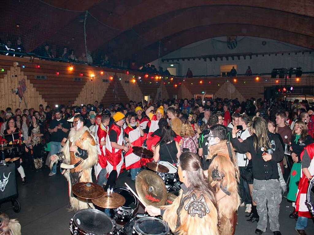 Stimmung in der Brgerhalle: Knapp 1 300 Besucher bevlkerten den Narrentempel.