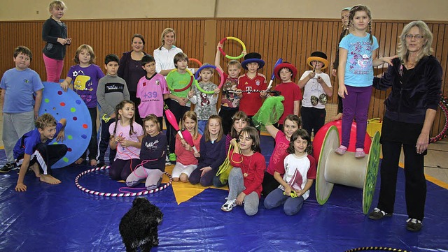 Ehe sie am Monatsende einzeln und in k...nnen und Lehrerin zum Gruppenbild auf.  | Foto: Karin Heiss