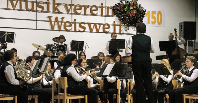 150 Jahre alt ist der Musikverein Weis...d die Bezirksvorsitzende Sonja Schnell  | Foto: Ilona Hge
